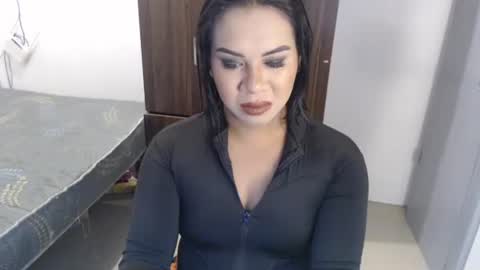 Snapshot of hot_roxanne69 chatting on April 2026 03:42:02 PM roxanne online show from April 2026 03:42:02 PM