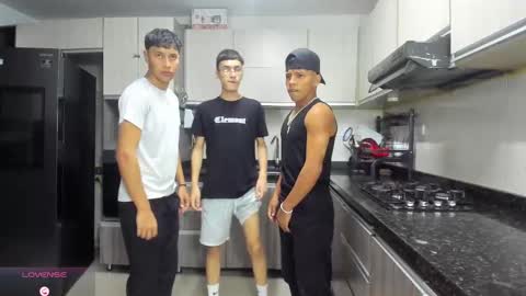 Vanesa Oliver and Andrew online show from October 2025 11:02:02 PM