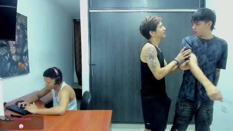 Vanesa Oliver and Andrew online show from January 2026 11:25:01 AM