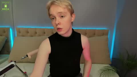 hot_twinkboy online show from February 2025 03:21:01 PM