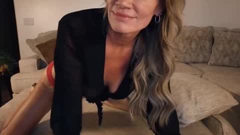 Snapshot of hot_wife_amber chatting on February 2026 03:07:02 AM Hot Wife hotwife sexy new milf highclass brunette bigboobs natural mature online show from February 2026 03:07:02 AM