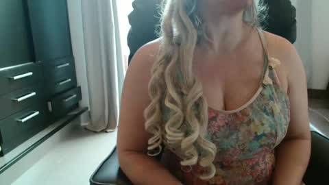 Snapshot of hot_wiffe chatting on February 2025 10:26:02 AM couple without tabus online show from February 2025 10:26:02 AM