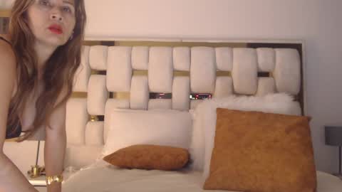 Bella Milf online show from October 2025 11:44:02 PM