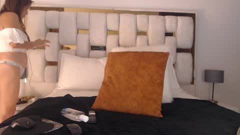 Bella Milf online show from October 2025 11:47:02 PM