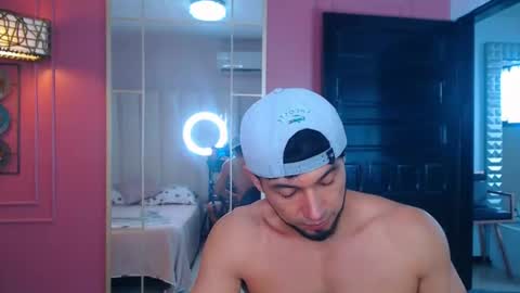 Snapshot of hotcrew_ chatting on July 2026 01:57:01 PM Hussain aaron and Ekko online show from July 2026 01:57:01 PM