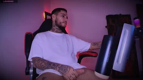 Snapshot of hotlatinox20cm chatting on December 2025 06:59:02 PM HoTLatinoX20CM online show from December 2025 06:59:02 PM