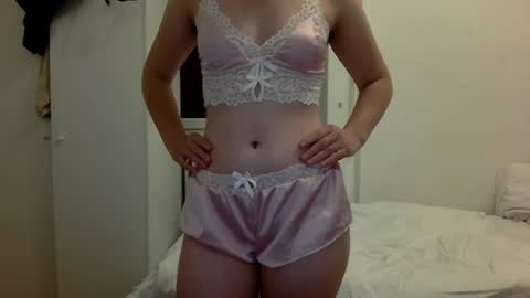 Snapshot of hotluna12 chatting on June 2026 02:53:01 PM hotluna12 online show from June 2026 02:53:01 PM