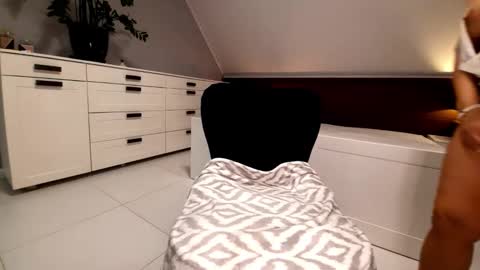 Mola online show from March 2026 11:37:02 AM