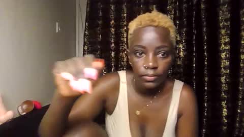 Snapshot of hott_amalia chatting on February 2026 02:43:02 AM Amalia online show from February 2026 02:43:02 AM