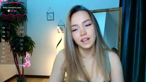 Snapshot of hottease_pvt chatting on December 2024 11:19:01 AM hello Im Eva online show from December 2024 11:19:01 AM