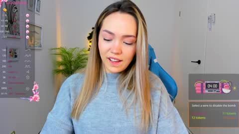 Snapshot of hottease_pvt chatting on December 2024 08:23:02 AM hello Im Eva online show from December 2024 08:23:02 AM