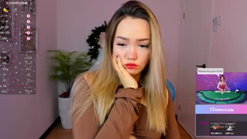 Snapshot of hottease_pvt chatting on December 2024 02:06:02 AM hello Im Eva online show from December 2024 02:06:02 AM