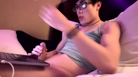 hottiewithabody101 online show from May 2026 02:25:01 PM