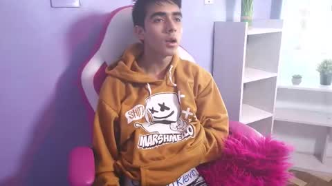hottiie_guy online show from October 2025 06:19:02 PM