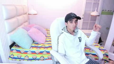 hottiie_guy online show from October 2025 12:13:02 PM