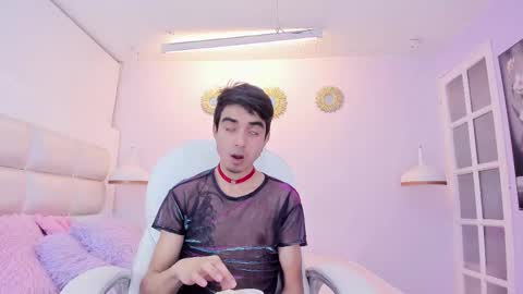 hottiie_guy online show from December 2025 07:10:02 PM