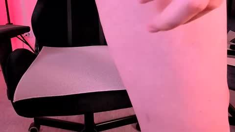 Nessie and Jessie online show from December 2024 04:22:01 AM