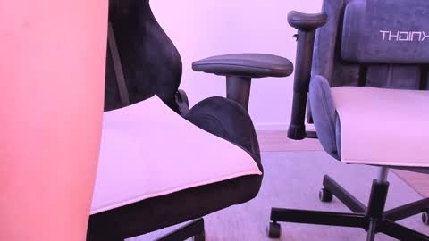 Nessie and Jessie online show from January 2025 10:03:01 AM