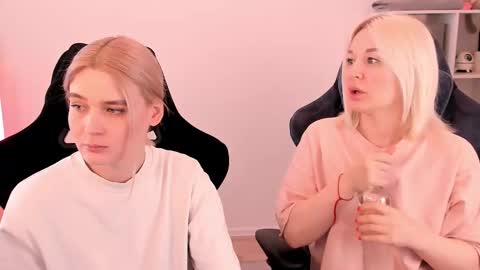 Nessie and Jessie online show from March 2025 10:52:01 AM