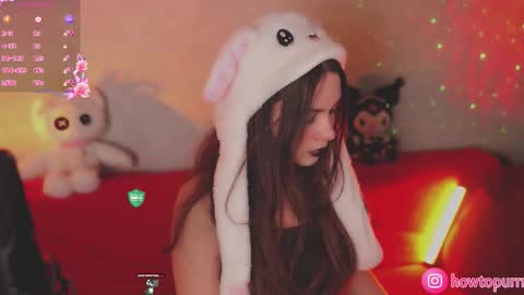 Mia online show from October 2025 05:03:02 PM