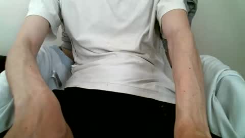 Snapshot of hug_me chatting on September 2025 02:50:02 PM Keanu online show from September 2025 02:50:02 PM