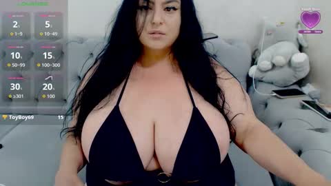 Snapshot of hugeboobsella chatting on May 2026 09:44:02 PM Erica online show from May 2026 09:44:02 PM