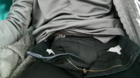 Snapshot of hugepecker131 chatting on December 2024 03:09:02 PM hugepecker131 online show from December 2024 03:09:02 PM