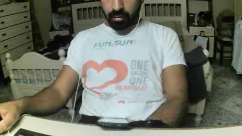 hugeveiny online show from October 2025 03:56:02 PM