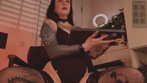 Snapshot of hugme_ chatting on January 2026 04:32:01 PM Mika online show from January 2026 04:32:01 PM