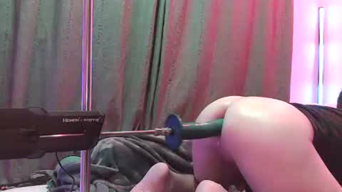 Greedybttm online show from December 2025 05:12:02 AM