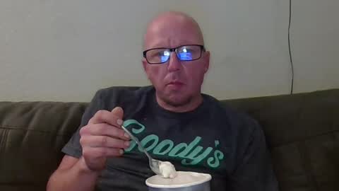 Snapshot of hungsingledad79 chatting on July 2026 08:35:02 AM HuingsingleDad79 online show from July 2026 08:35:02 AM