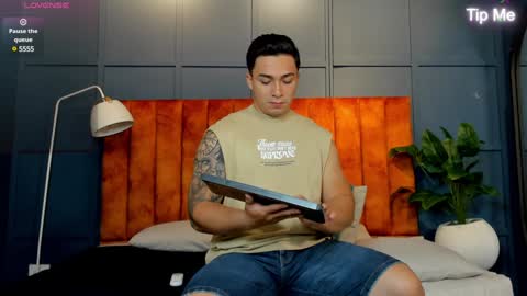 hunk_ryan online show from February 2025 12:33:01 PM