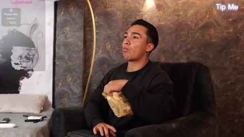 hunk_ryan online show from December 2025 12:14:01 PM