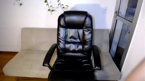 Snapshot of hunkyneighbor chatting on December 2024 10:35:02 PM leo online show from December 2024 10:35:02 PM