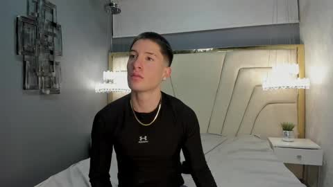 hunterheat_ online show from September 2025 12:07:01 PM