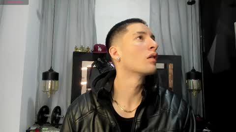 hunterheat_ online show from April 2026 12:17:02 PM