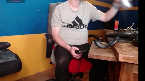 Huskyguy online show from October 2025 03:54:02 AM