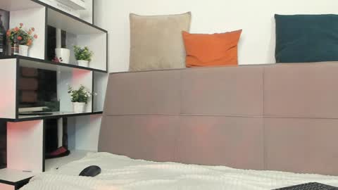 hyper_muse online show from April 2026 03:40:02 PM