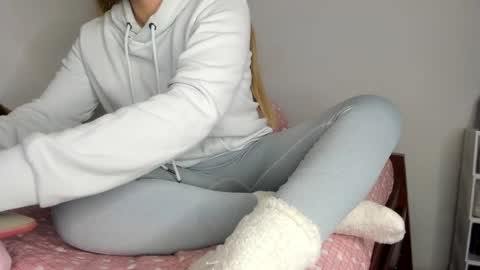 Snapshot of hyunjooo chatting on April 2026 01:32:01 AM Hyun Joo online show from April 2026 01:32:01 AM