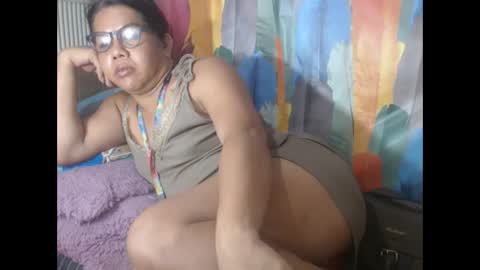 Snapshot of i_drain_u_bitch chatting on January 2025 03:58:02 AM jamaeca online show from January 2025 03:58:02 AM