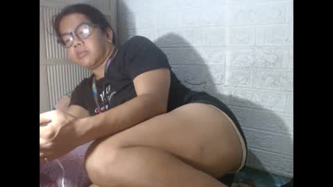 Snapshot of i_drain_u_bitch chatting on February 2025 01:22:02 PM jamaeca online show from February 2025 01:22:02 PM