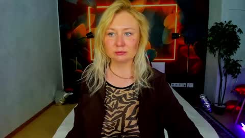Snapshot of i_will_wake_u_up chatting on May 2026 02:27:02 AM Samanta online show from May 2026 02:27:02 AM