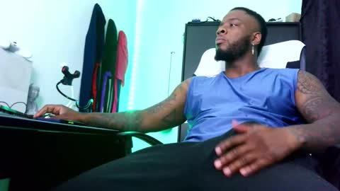 Mr H Independent model online show from October 2025 03:30:01 AM