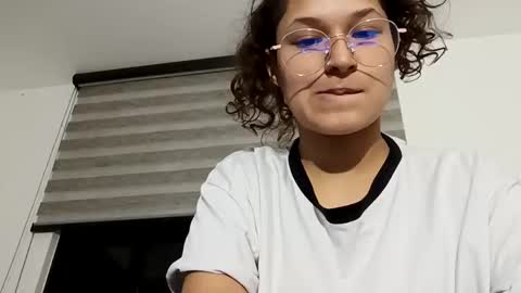 Snapshot of iam_nikki chatting on February 2025 01:40:01 AM On instagram Imm  NikkiHelp me reach 100 likes online show from February 2025 01:40:01 AM