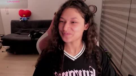 Snapshot of iam_nikki chatting on October 2025 04:20:02 AM On instagram Imm  NikkiHelp me reach 100 likes online show from October 2025 04:20:02 AM