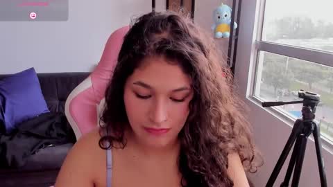 Snapshot of iam_nikki chatting on February 2026 08:35:01 PM On instagram Imm NikkiHelp me reach 100 likes online show from February 2026 08:35:01 PM