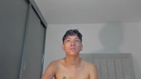 Snapshot of iamjulian_ chatting on May 2026 11:37:01 AM Juliiiiian online show from May 2026 11:37:01 AM