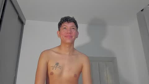 Snapshot of iamjulian_ chatting on May 2026 11:42:02 AM Juliiiiian online show from May 2026 11:42:02 AM