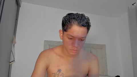 Snapshot of iamjulian_ chatting on May 2026 11:47:01 AM Juliiiiian online show from May 2026 11:47:01 AM