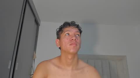 Snapshot of iamjulian_ chatting on May 2026 11:48:02 AM Juliiiiian online show from May 2026 11:48:02 AM